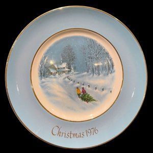 Vintage Avon Christmas Plate "Bringing Home The Tree", by Enoch Wedgwood